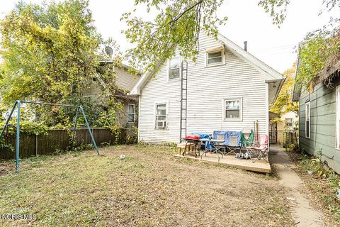 Tiny photo for 2740 Albion Street, Toledo, OH 43610 (MLS # 10006197)