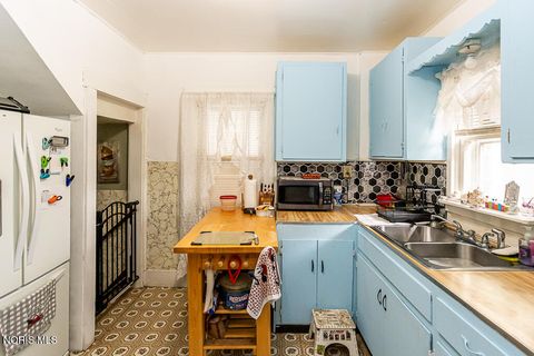 Tiny photo for 2740 Albion Street, Toledo, OH 43610 (MLS # 10006197)