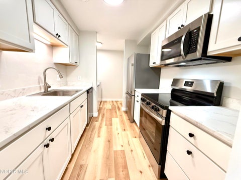 Tiny photo for 160 Quail Road #18, Perrysburg, OH 43551 (MLS # 10012413)
