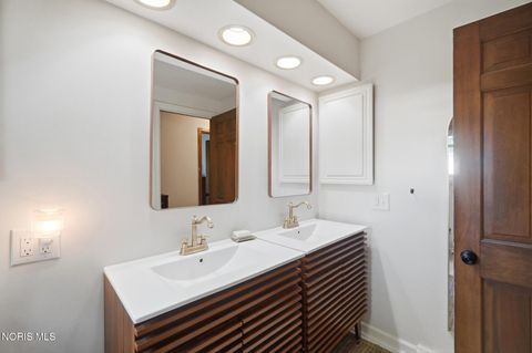 Tiny photo for 5743 E Candlestick Court, Toledo, OH 43615 (MLS # 10009840)