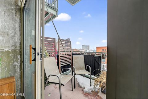 Tiny photo for 745 Washington Street #Apt 305, Toledo, OH 43604 (MLS # 10003941)