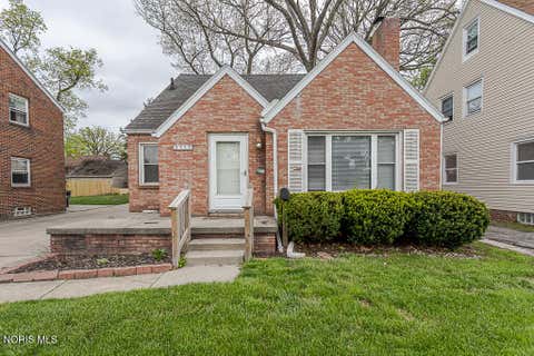 Photo of 3517 Douglas Road, Toledo, OH 43606 (MLS # 10011590)