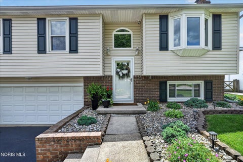 Tiny photo for 551 Indian Ridge Trail, Rossford, OH 43460 (MLS # 10009398)