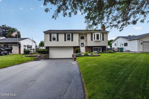 Tiny photo for 551 Indian Ridge Trail, Rossford, OH 43460 (MLS # 10009398)