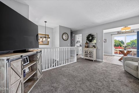 Tiny photo for 551 Indian Ridge Trail, Rossford, OH 43460 (MLS # 10009398)