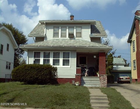 Photo of 2025 Calumet Avenue, Toledo, OH 43607 (MLS # 10003065)