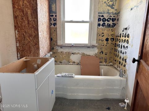 Tiny photo for 140 Hobson Street, Bellevue, OH 44811 (MLS # 10006418)