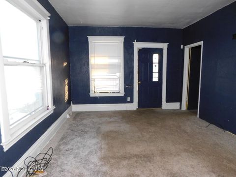 Tiny photo for 924 Pinewood Avenue, Toledo, OH 43607 (MLS # 10003430)