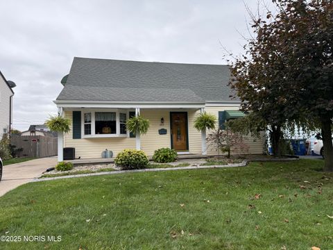 Photo of 265 Wallingford Road, Toledo, OH 43612 (MLS # 10000599) Photo of 265 Wallingford Road, Toledo, OH 43612 (MLS # 10000599)