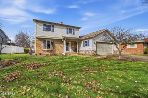 Photo of 2276 Heatherwood Drive, Toledo, OH 43614 (MLS # 10005075)