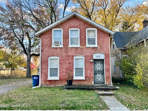 Photo of 717 Segur Avenue, Toledo, OH 43609 (MLS # 10001205)