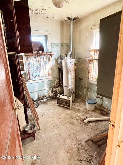 Tiny photo for 203 Eastwood Avenue, Oregon, OH 43616 (MLS # 10000623)