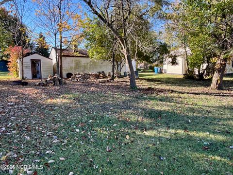 Tiny photo for 203 Eastwood Avenue, Oregon, OH 43616 (MLS # 10000623)