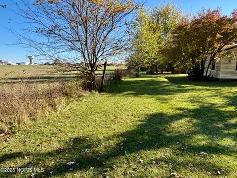 Tiny photo for 203 Eastwood Avenue, Oregon, OH 43616 (MLS # 10000623)