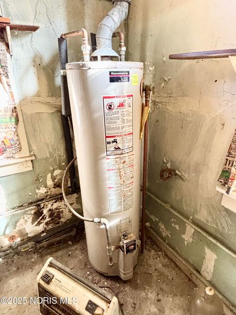 Tiny photo for 203 Eastwood Avenue, Oregon, OH 43616 (MLS # 10000623)