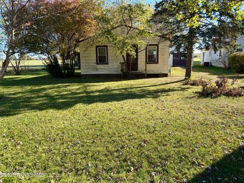 Photo of 203 Eastwood Avenue, Oregon, OH 43616 (MLS # 10000623) Photo of 203 Eastwood Avenue, Oregon, OH 43616 (MLS # 10000623)