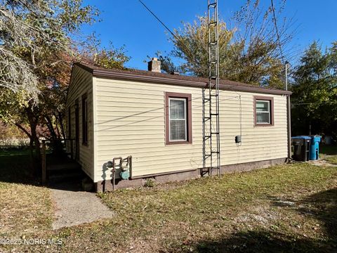 Tiny photo for 203 Eastwood Avenue, Oregon, OH 43616 (MLS # 10000623)
