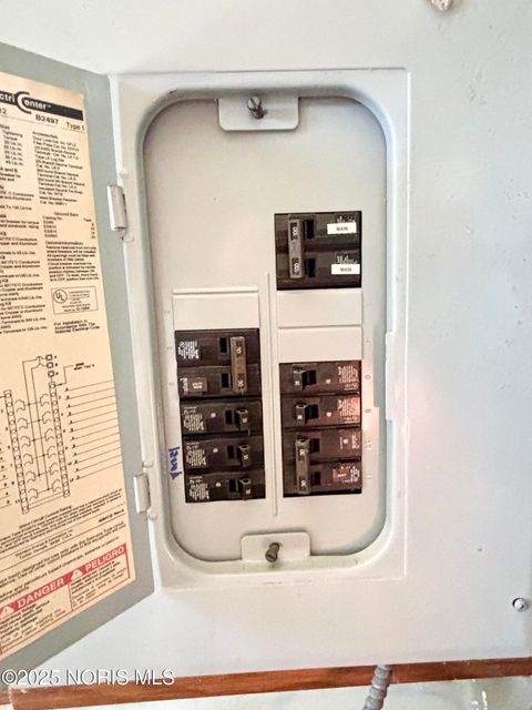 Tiny photo for 203 Eastwood Avenue, Oregon, OH 43616 (MLS # 10000623)