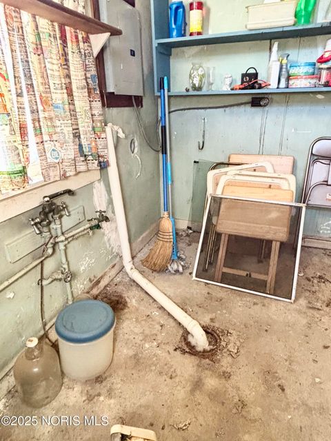 Tiny photo for 203 Eastwood Avenue, Oregon, OH 43616 (MLS # 10000623)