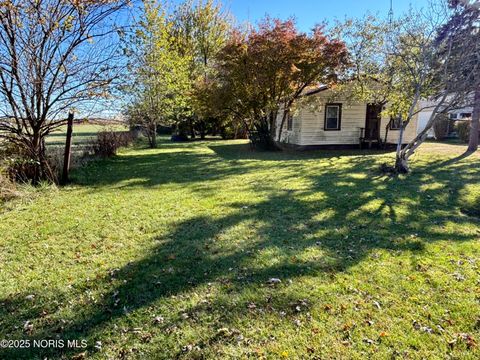 Tiny photo for 203 Eastwood Avenue, Oregon, OH 43616 (MLS # 10000623)