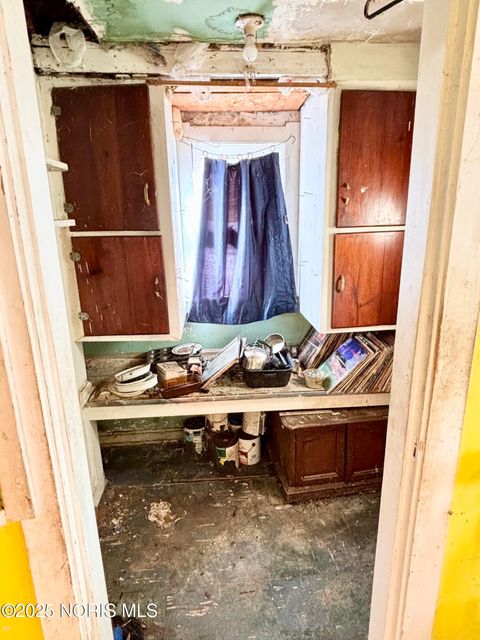 Tiny photo for 203 Eastwood Avenue, Oregon, OH 43616 (MLS # 10000623)