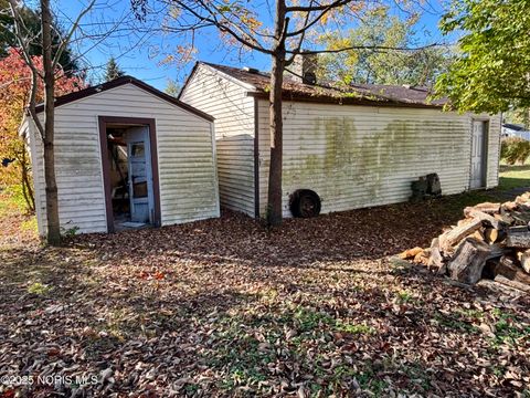 Tiny photo for 203 Eastwood Avenue, Oregon, OH 43616 (MLS # 10000623)