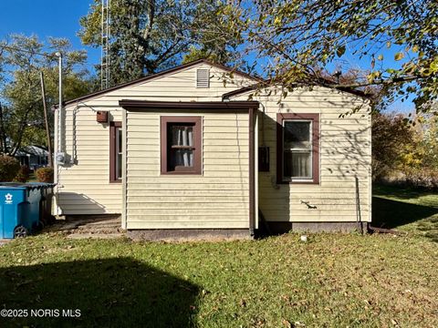 Tiny photo for 203 Eastwood Avenue, Oregon, OH 43616 (MLS # 10000623)