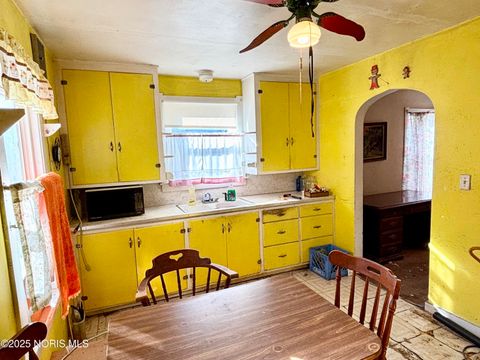 Tiny photo for 203 Eastwood Avenue, Oregon, OH 43616 (MLS # 10000623)