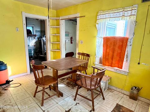 Tiny photo for 203 Eastwood Avenue, Oregon, OH 43616 (MLS # 10000623)