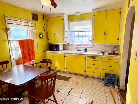 Tiny photo for 203 Eastwood Avenue, Oregon, OH 43616 (MLS # 10000623)