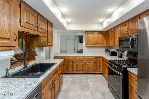 Tiny photo for 29642 E River Road, Perrysburg, OH 43551 (MLS # 10009087)