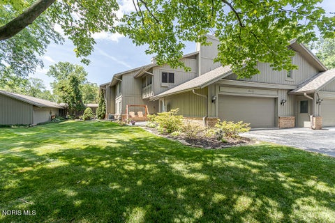 Tiny photo for 29642 E River Road, Perrysburg, OH 43551 (MLS # 10009087)