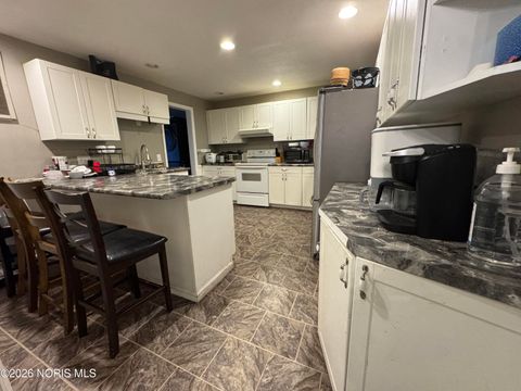 Tiny photo for 615 E Sandusky Street, Findlay, OH 45840 (MLS # 10003037)