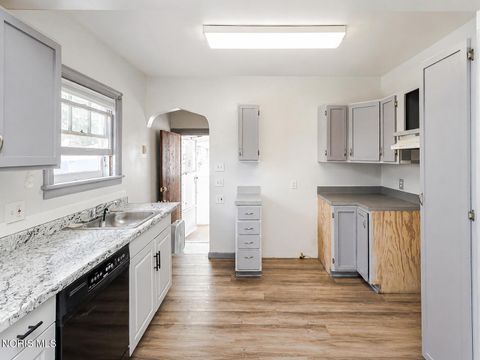 Tiny photo for 1736 Marlow Road, Toledo, OH 43613 (MLS # 10010939)