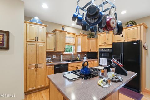 Tiny photo for 1404 Fairway Drive, Fostoria, OH 44830 (MLS # 10007444)