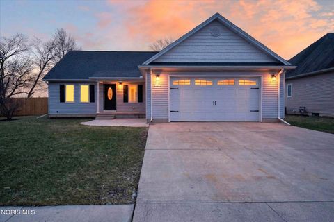 Photo of 1720 Wexford Drive, Bowling Green, OH 43402 (MLS # 10005215)