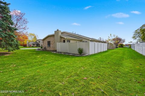 Tiny photo for 845 Fox Run Road # 1, Findlay, OH 45840 (MLS # 10000969)