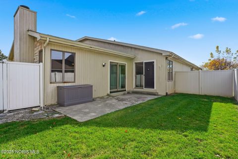 Tiny photo for 845 Fox Run Road # 1, Findlay, OH 45840 (MLS # 10000969)