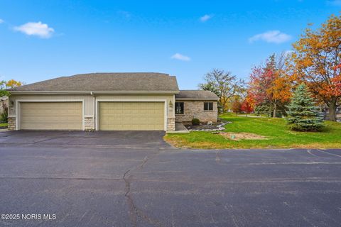 Tiny photo for 845 Fox Run Road # 1, Findlay, OH 45840 (MLS # 10000969)