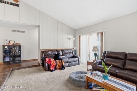 Tiny photo for 845 Fox Run Road # 1, Findlay, OH 45840 (MLS # 10000969)