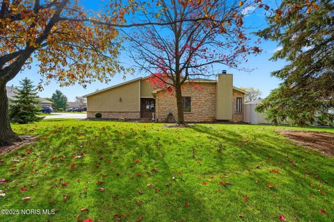 Tiny photo for 845 Fox Run Road # 1, Findlay, OH 45840 (MLS # 10000969)