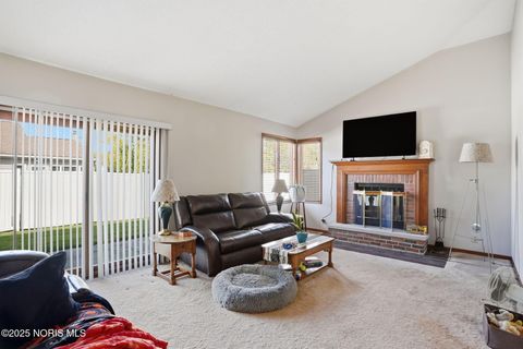 Tiny photo for 845 Fox Run Road # 1, Findlay, OH 45840 (MLS # 10000969)