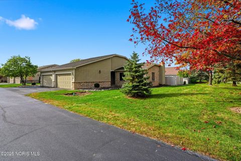 Tiny photo for 845 Fox Run Road # 1, Findlay, OH 45840 (MLS # 10000969)