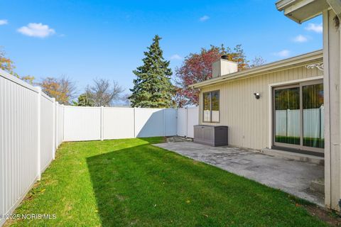 Tiny photo for 845 Fox Run Road # 1, Findlay, OH 45840 (MLS # 10000969)