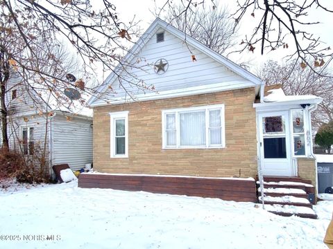 Photo of 862 Butler Street, Toledo, OH 43605 (MLS # 10002258)