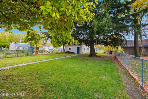 Tiny photo for 523 Center Street, Findlay, OH 45840 (MLS # 10001059)