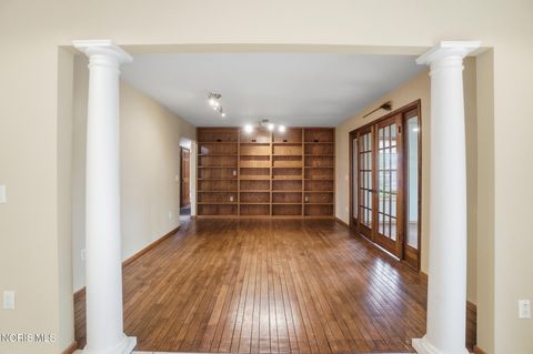 Tiny photo for 522 Lorraine Avenue, Bowling Green, OH 43402 (MLS # 10006508)