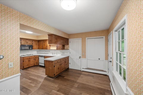 Tiny photo for 42 Back Bay Road, Bowling Green, OH 43402 (MLS # 10013272)