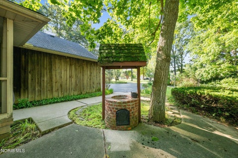 Tiny photo for 42 Back Bay Road, Bowling Green, OH 43402 (MLS # 10013272)