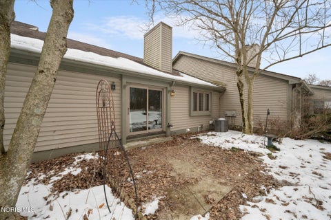 Tiny photo for 42 Back Bay Road, Bowling Green, OH 43402 (MLS # 10013272)